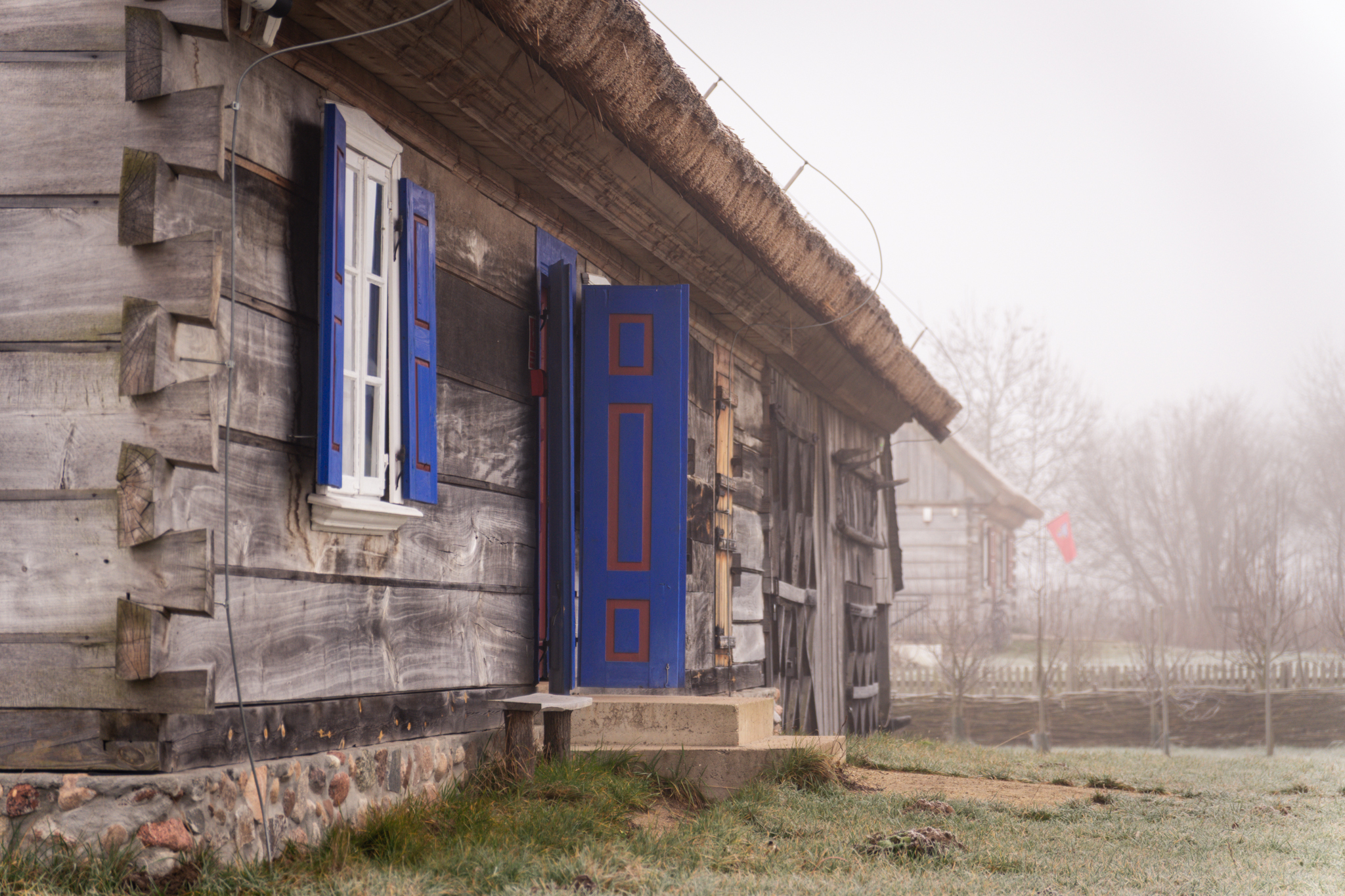 Wiaczemin Polski skansen Zagroda z Kepy Karolinskiej na zewnatrz 2